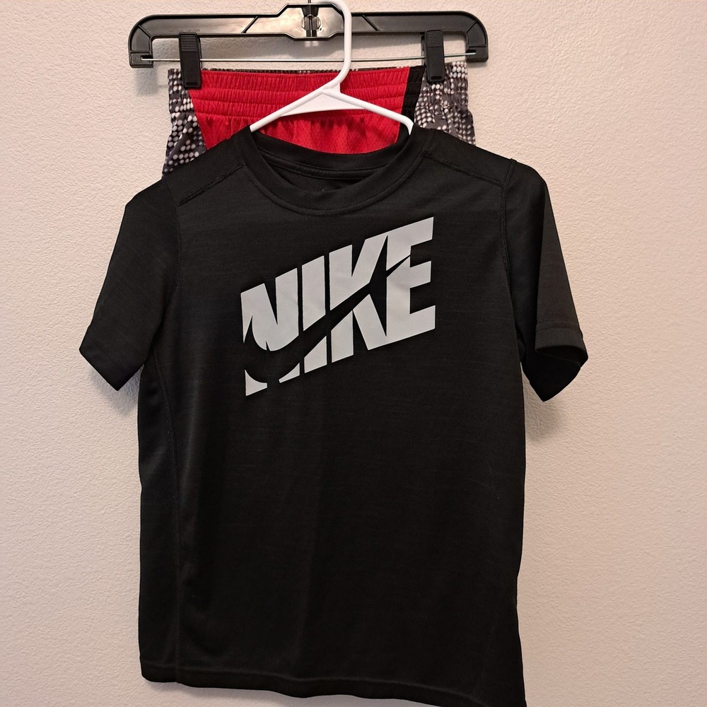Nike Kids Dri-FIT 2pc Athletic Set Black Graphic Tee Red Grey Dot Shorts Large